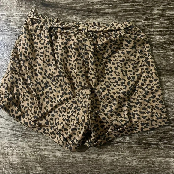 {Aerie} Leopard Print High-Waisted Camp Shorts - Picture 2 of 6